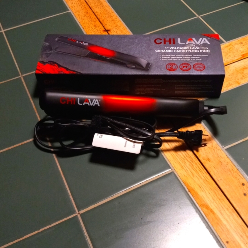 CHI LAVA 1" CERAMIC HAIRSTYLING IRON.